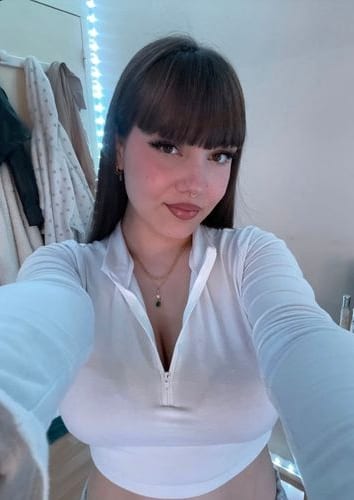 Chloé OnlyFans young 4